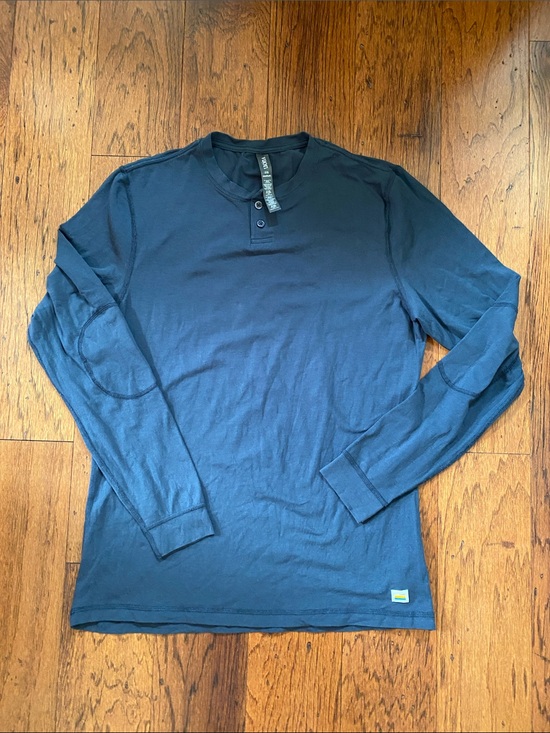 Vuori Other - Vuori Men’s 2 button Henley -medium